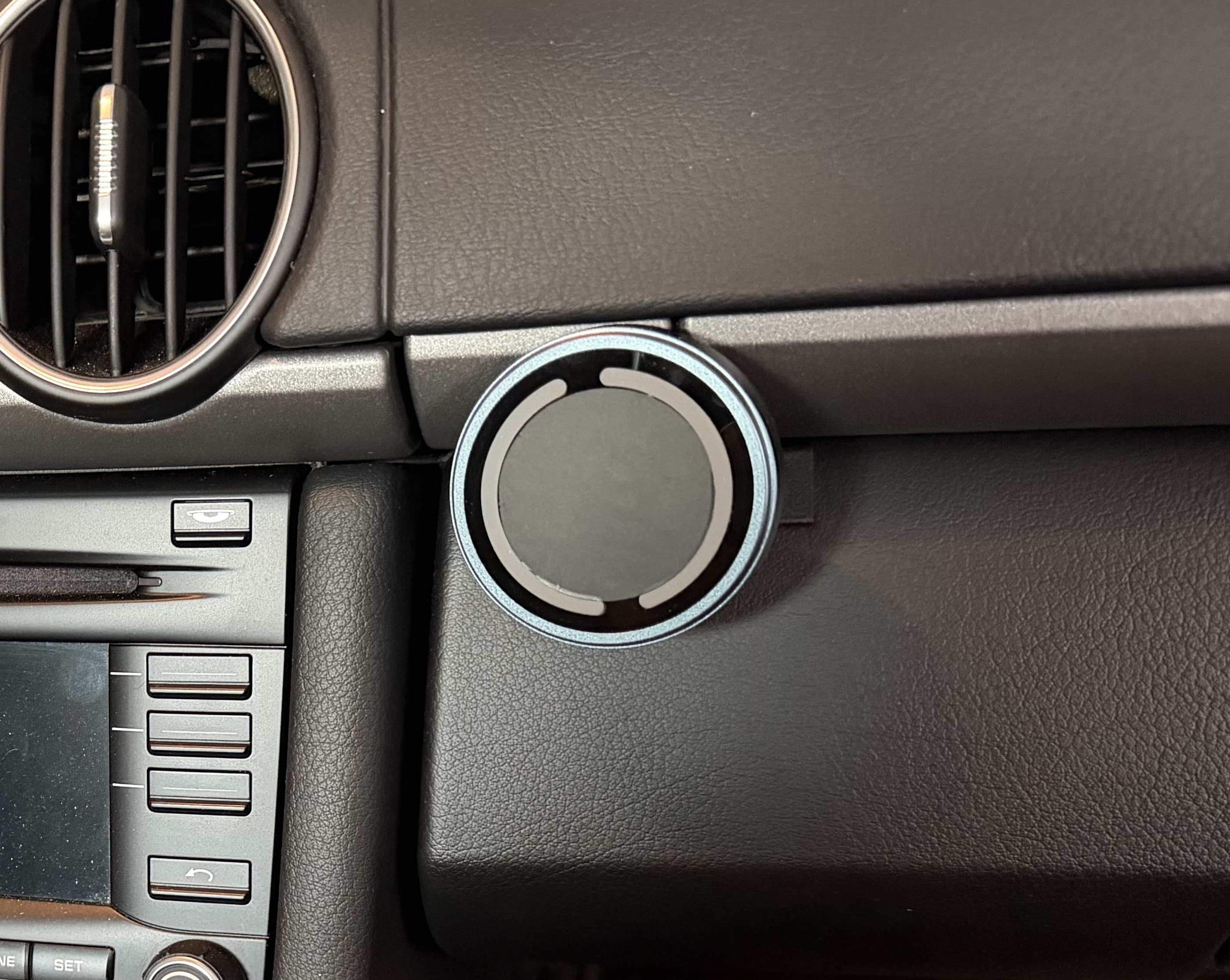 Wireless Magnetic Charging Mount for 997/987 Series Porsche 911, Cayman and Boxster